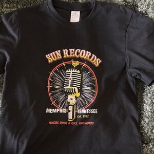 Mens- Black Graphic Tee -Sun Records - Size Small- NWOT